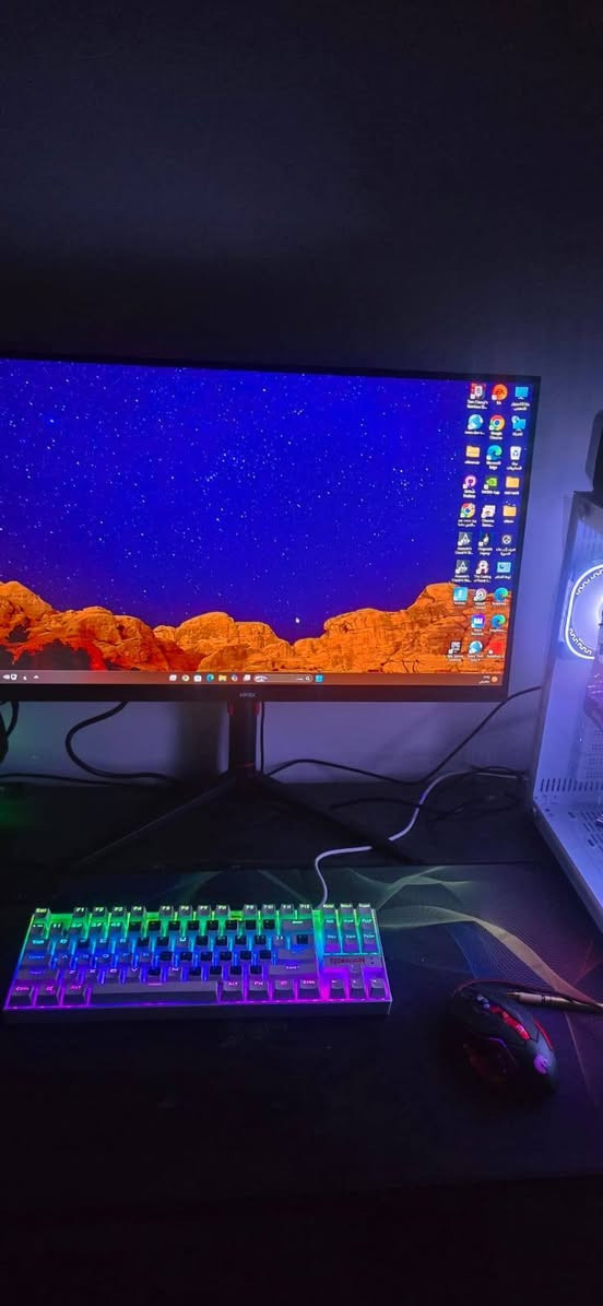 Pcالتجميعه كامله للبيع سعر التجميعه مليون و سبع ميه 1700000
التجميعه حلوه و مواصفات حلوه 
كارت شاشه 4060
Ssd1 تيرا 
شاشه قياس ٢٧ msi 240 هيرتز 
ميز كيمنك و كيبور و ماس كيمنك 
سماعات ريد دراكون 
يوبي اس 1500 اونلاين 
سماعات خارجيه كيمنك 
الشراي يتصل عله ***********
