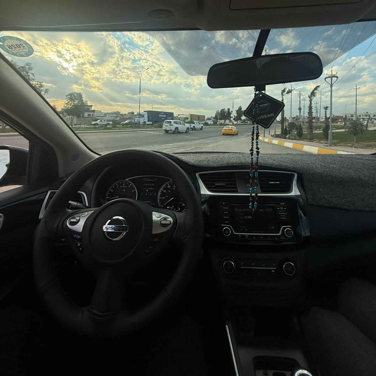 نیسان سێنترا 2017 مواسەفاتی sv 
دوو دەراگای بەسمە و سێ مۆدی لێخووڕین (ئیکۆ-نۆرماڵ-سپۆڕت) و تراکشن کۆنتڕۆڵ و سووکان ڤۆلیۆم 
سەیارەکە لە ٢٠١٨ خۆمان ڕەقەمان کردووە و یەک دەسە بێ کەم و کوڕیە گێڕ و مەکینەی بە شەرت سارد و بۆیاخ و کرانەوە هیچی نییە حسابکە کلینە تەنها قۆپێکی لەسەر سنووق و قۆپێکی لەسەر بۆنیتەکە هەیە هی ئەریکایە و ئێرباگ سووکان سیستەمە تەنانەت دەعامێکانیشی بۆیاخی نییە 

سعر لە کۆمێنت داوابکە ڕاستەخۆ بۆت دیت 📩 

١٠٢،٠٠٠ کیلۆمەتر حەقیقی ڕۆشتووە 
ڕەقەم و سەنەویشی تازەیە

ژمارەی خاوەنی 
***********
