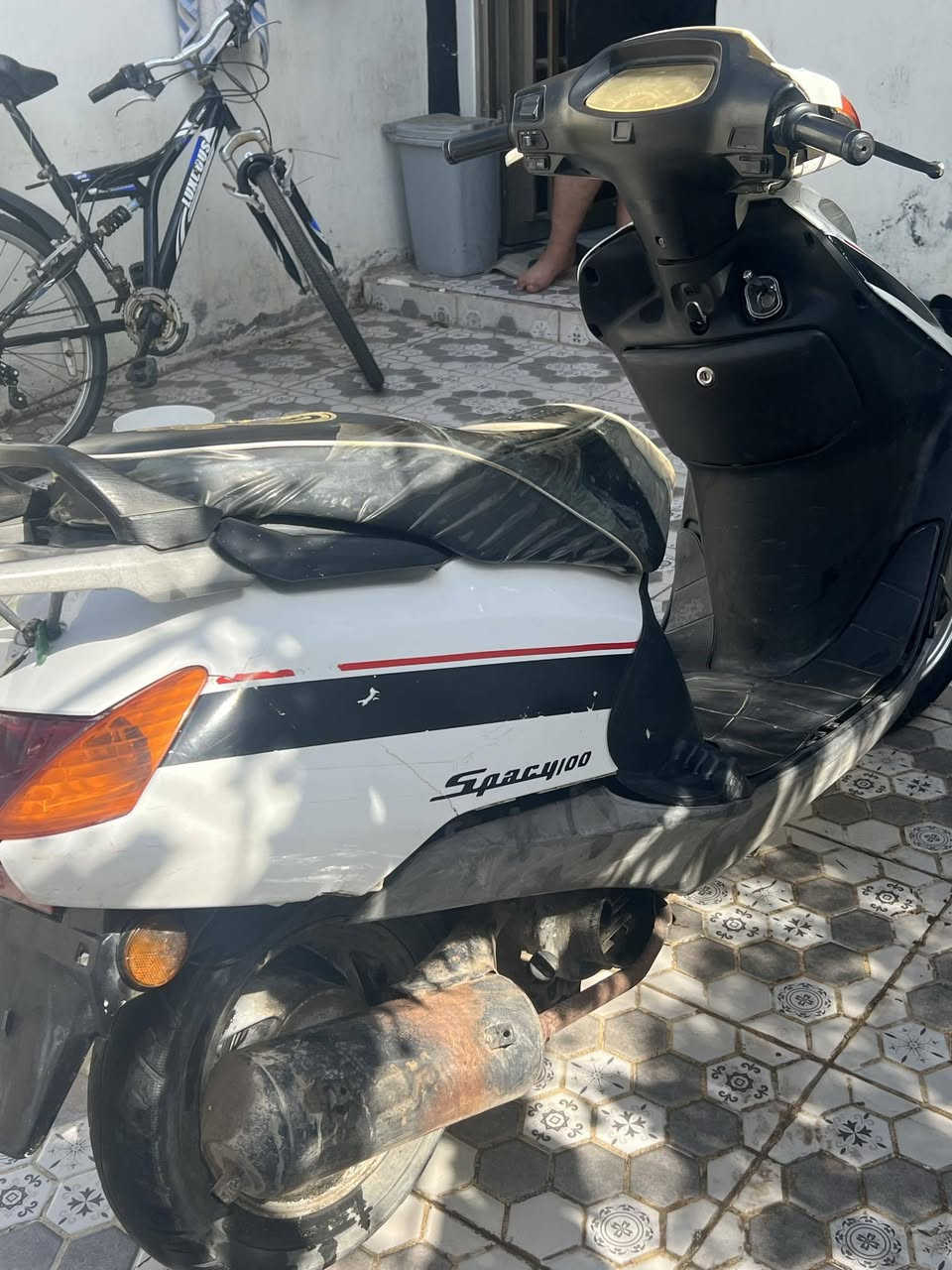 السلام عليكم سبيسي ماليزي دراجة نضيفة شغالة هندر كلوب الامامي الكفرات نضاقتهة ٧٥٪ عوزهة ترتيب السلف شغال بس عوزهة شخاطة الستان الاسبعة موجود تخم تاير جديد بعدة بل نقشة مالتة المكينة خير من الله ناعمة ما بيهة صوت مكاني حي الجامعة تفضل خاص


**إذا كنت صاحب هذا الإعلان وتريد حذفه لأي سبب، رجاءا أرسل رسالة إلى الدعم الفني**