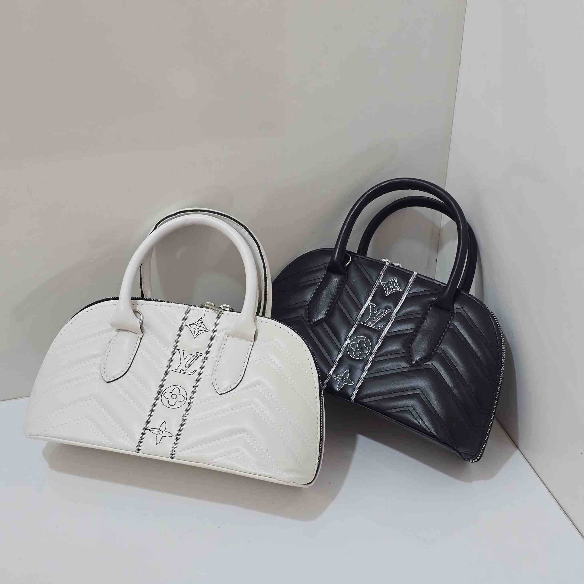 #عرض___خاص___لمدة اسبوع فقط 
اي قطعه هنا 👇 👇 ##ب٥ الف #ب٥ الف #ب٥ الف 
التوصيل لكل محافظات العراق صار #ب٣ الف فقط 

متوفره حسب الالوان المرفقه في الصور ❤❤❤

#اذا_حبيتي_تكون_اطلالتج_مميزه راسلينا ع البيج 
او الاتصال ع الرقم ✅️***********✅️

  #التوصيل لكل محافظات العراق(٣) الف فقط 

#توجد_خدمة_توصيل_المسيب_وكافة_محافظات_العراق

#ملاحظه المحل حقائب نسائيه وملابس أطفال واكسسوارات داخل المحل 🔥 يارزاق 

العنوان ازياء الورود بابل_مسيب_شارع المستشفى مجمع مضر النجار
 #مقابل مجمع ريحانه للأقمشة 
#مجاور دكتوره علياء النسائيه 
#مجاور احمد للموبايل 
رابط قناتنا ع التليكرام  https://t.me/alwrood996

رابط صفحتنا ع الانستغرام https://instagram.com/alwr.ood9?igshid=ZGUzMzM3NWJiOQ==    تشرفونا
