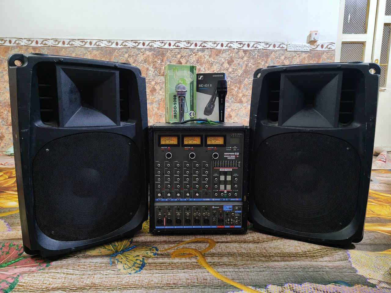 السلام عليكم 
جهاز 9090 باب اول ايراني اصلي نضيف 
سماعات W17 كوبي 
لاقط سنهايزر اصلي نضيف جداً 
لاقط جاسكو 2000 نضيف جداً 
الاتصال...
***********
