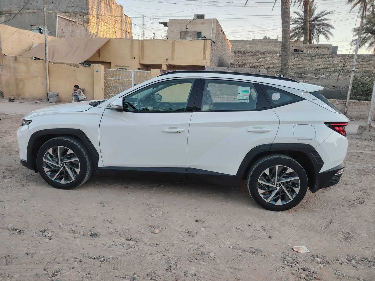 سلام عليكم البيع توسان خليجي مديل 24 ماشيه38 مكينه 2000كير جديد صدر خلفي وامامي جديد تخم تاير لايت دواد حساسات خلفيه وماميه مري شفط تحديد مسار تشغيا عن بعد السياره مدوشمه كاعيه وكشنات  السياره بيه جاملغ وبنيد مشتغلهن شغل بلادي رقم بغداد الدولي بسمي تحويل مباشر السعر 175 مكاني بغداد المعامل ***********
