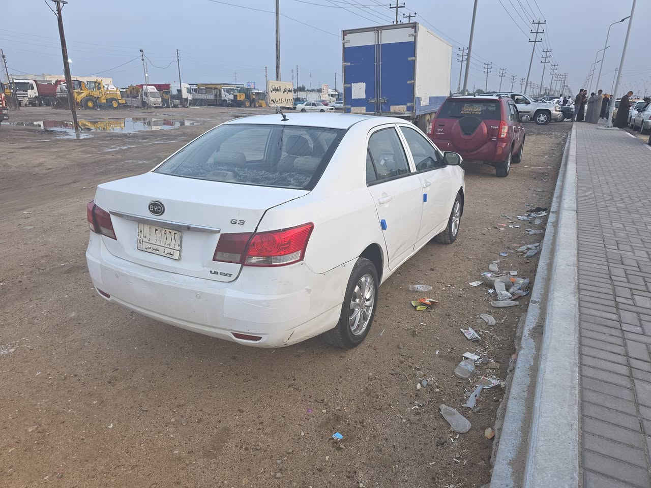 السلام عليكم بي واي دي مديل ١٣ رقم بصره تحويل المكيه وكير كورله بيكاجو الف ٦٠٠  الكير ع البك لا اكبسه مانزين  يلا يرجع بس بدوم ضربه ملكطه وبيه مكانات صبغ حداديه تخم تاير جديد عليه غرامات ينزلن من سعرهه ٥٠٠ الف السعر ٣٥ الشراي يتصل البصره الزبير ***********
