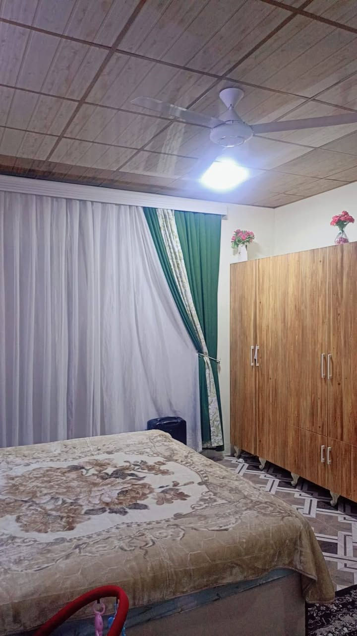 🔹 دار للبيـــــــــع 

♦️نوع العقار بلديه 

♦️مساحة 200 

📍 العنوان:
قادسية الثانية – شارع أبو وليد
خلف إعدادية البيداء للبنات
✨ تفاصيل ومميزات البيت:
✔️ كراج سيارة
✔️ حديقة 
✔️ مجمع صحي داخلي + خارجي
✔️ مطبخ بارد كبير + مطبخ حار
✔️ ترك (ممر) 
✔️ غرفة استقبال
✔️ غرف نوم عدد (2)
✔️ هول 
✔️ بيتونة واسعة
✔️ غرف النوم تحتوي على دكتات (تبريد)

✔️ سقف ثانوي كامل
🪑 ملاحظة: البيع يشمل الأثاث كامل أو جزء منه حسب الاتفاق

للاستفسار 
الاتصال على الرقم 
☎️***********
