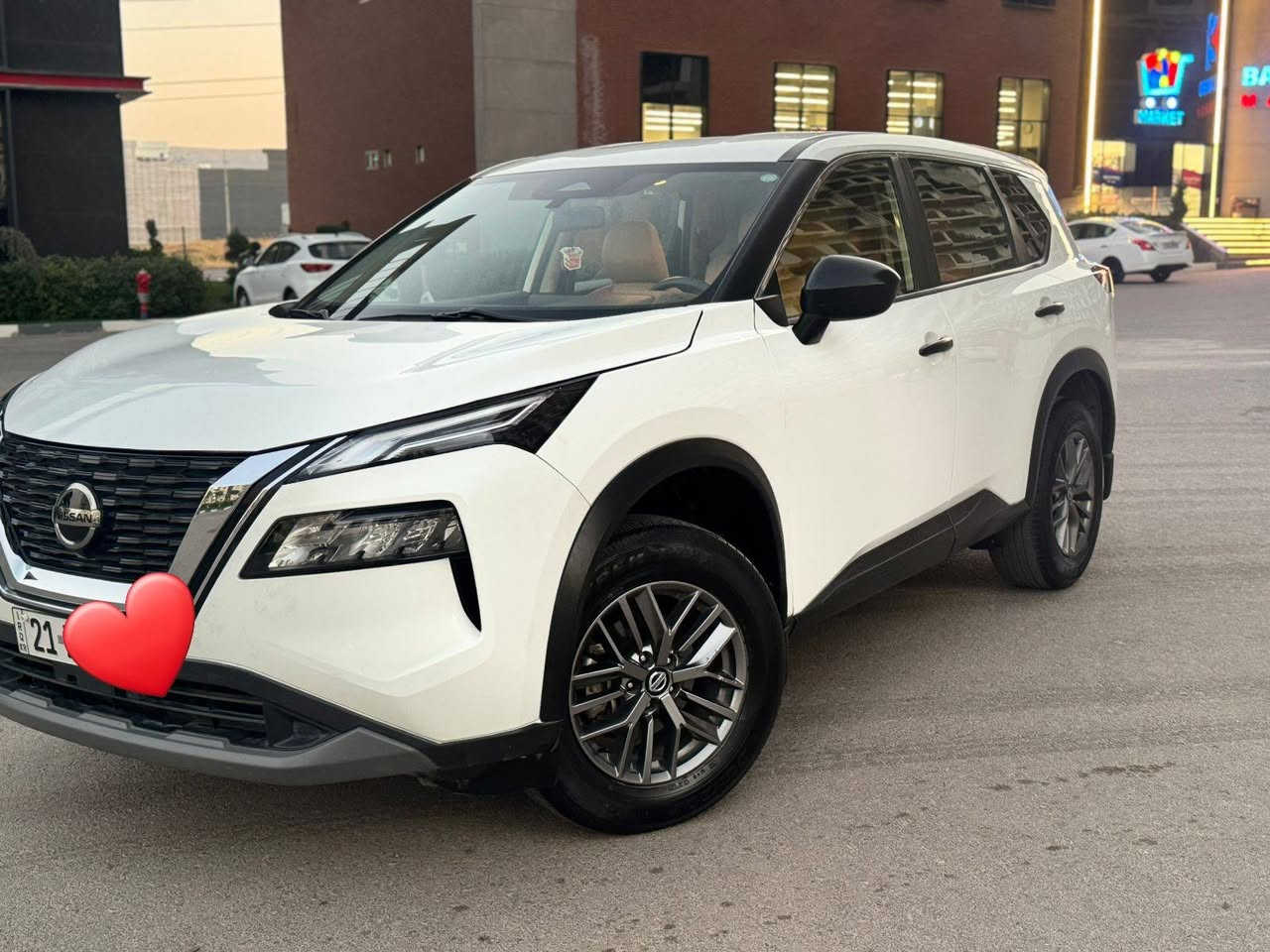 السلام عليكم 
نيسان روج وارد امريكي م ٢٠٢١ محرك ٢.٥ ماشي ٤٠٠٠٠ الف ميل تقريبا بدون تبديل .  بس شويه صبغ بونيد ٢٠ سم بالمقدمة بونيد  سعر ٢١٣ $ بيه مجال قليل . عنوان . قضاء كفري ***********
