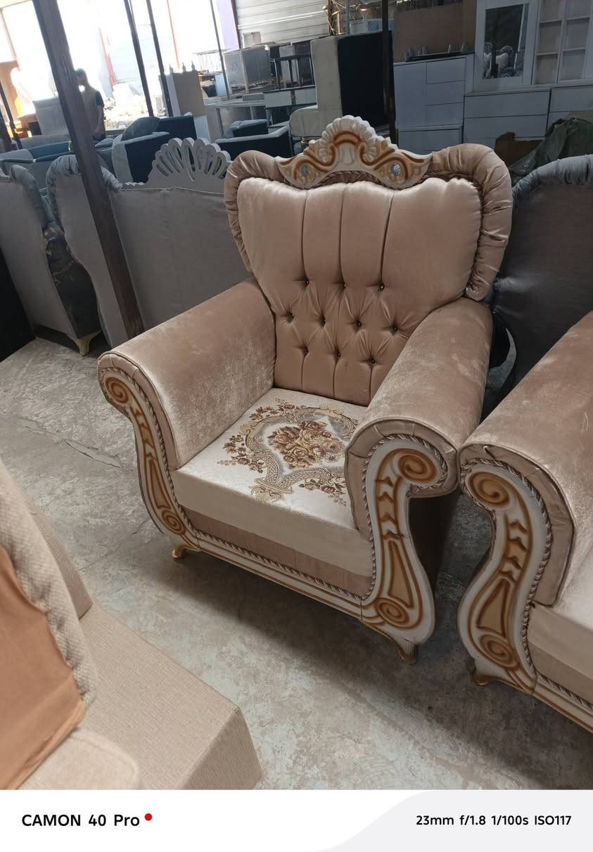 تخم ملكي ابو التاج زلغ او شخط مابيه اخو الجديد بل جديد اسفنج ضغط خشب قوي الثقيل مو سوكي ١٠ نفرات ٥ قطعه واكو توصيل الي باب بيتك عدنه
***********
