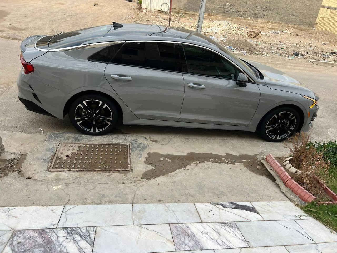 ‏السلام عليكم 
𝟐𝟎23 lin 𝐊𝐈𝐀 𝐊𝟓 - 𝐆𝐓...    بيع فقط   
اللون : أسمنتي :         
المواصفات:GT 
فـــول فـــول مـــواصفـــات 𝟏/𝟏
1.6 تيربو 
فول لاخير سيارة 
بانوراما 
تشغيل عن بعد 
كشنات جلد كهرباء مختم GT 
السيارة رادارات  
توقف ذاتي
قيادة ذاتية 
نظام ترحيب عند الاقتراب 
نظام تنبيه خروج من مسار 
ماصدة ذكية زنون لد برتقالي 
4 انظمة قيادة :NORMAL/SPORT/SPORT +/Confart 
شاشة كبير + بيهة نظام مثل شاشات تعلي صوت عل حركة 
5 مداخل USB
نظام ابل كار بلي 
نظام خرائط بلادي 
شاشة اعطال 
نظام تحدير داخل عند اي مشكلة 
صندوق ذكي عند الاقتراب 
سايد بريك بصمة 
اوتو هولد 
رقم بغداد 
شحن لاسلكي 
بيهة تحكم بصوت محرك من شاشة 
ويل حجم 19 
قطعه تبريد  
الحادث/ مرفق ب صور 
المكان /بغداد حي الجهاد
السعر رقم 1 رد تلقائي دفترين بي مجال 

#الجود_للسيارات_خيارك_الأول 
#العراق #المحافظات #سيارات #بيع_مباشر 

الاتصال*********** وتساب مكلف
