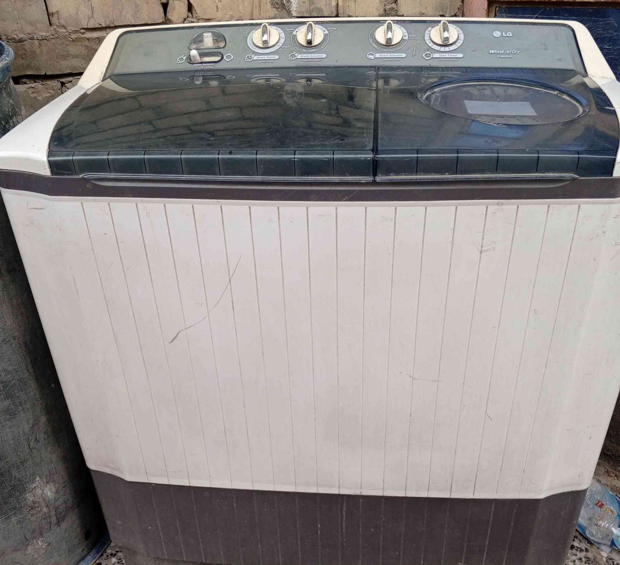 مرحبا ثلاجه تجميد فوول وغساله حجم 38 تغسل بطاطين نضيفه جدا مستعجلين عليهن شراي يتصل0787 643 0967
