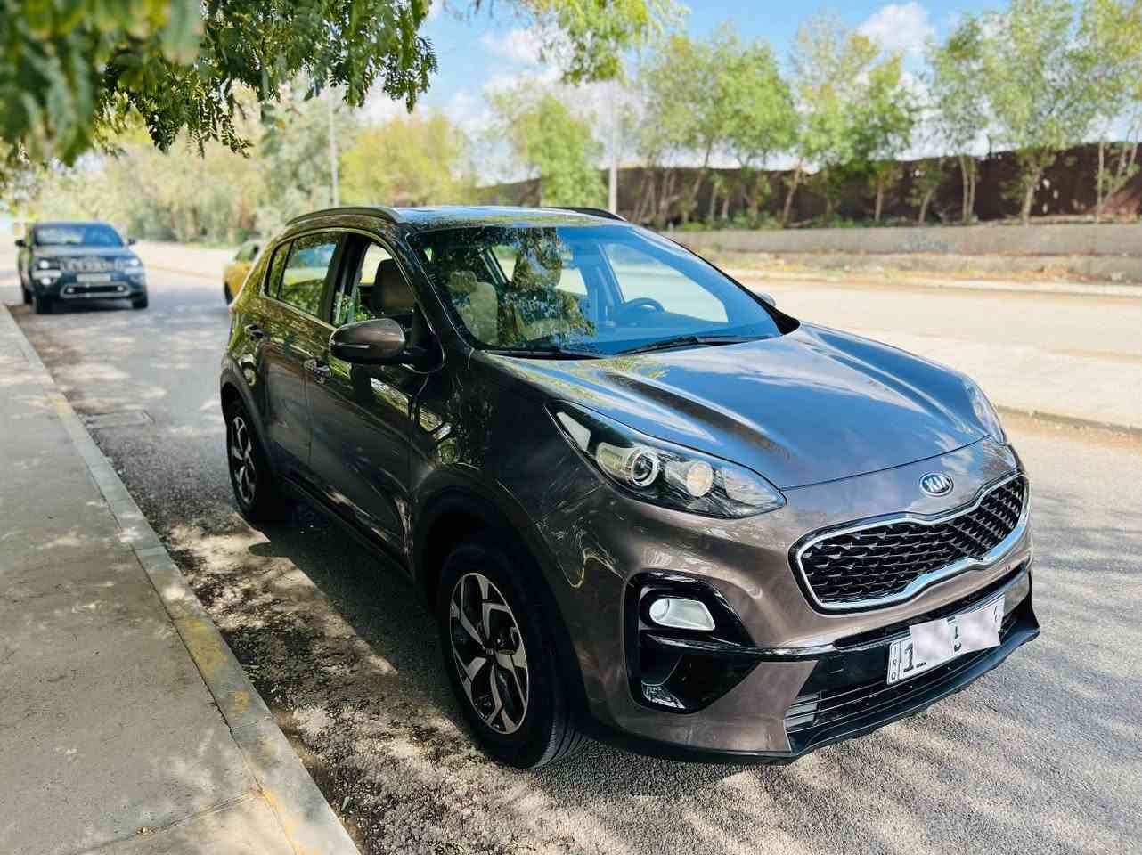 سبورتج 2021 خليجية مكفولة كفالة عامة
السعر 188 وبيها مجال بلعافية للياخذها

رقمي *********** مكانه بغداد

كفالة خليجية لا حادث ولا صبغ ولا فتح ولا تبديل

مواصفات معروفة 
مكينة 2000 دوش مكفولة
كشنات مخمل 
شاشة  + بلوتوث 
تحكمات استيرن كل الجهات 
تحديد المسار
تبريد قطعتين 
حساسات خلفية 
مانع تزحلق
مثبت سرعة
اربع انظمة للقياده  عادي + اقتصادي + eco
حاكية موبايل

سيارة كلش نضيفة وجديدة وجاهزة من كلشي
