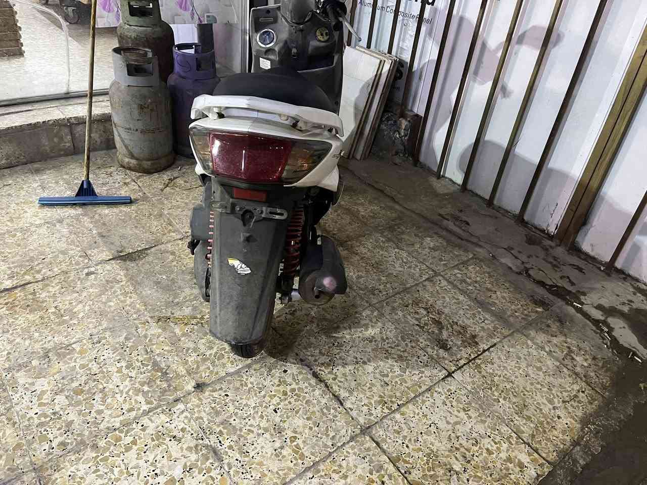 السلام عليكم دراجه سكنز فحل كابريتر صارلي 10 أيام من منزله من الرمبه مكفوله كفاله عامه كفراته لأصليه للبيع السعر مليون 250
وبيها مجال المكان بغداد السيديه  
للاتصال ***********
