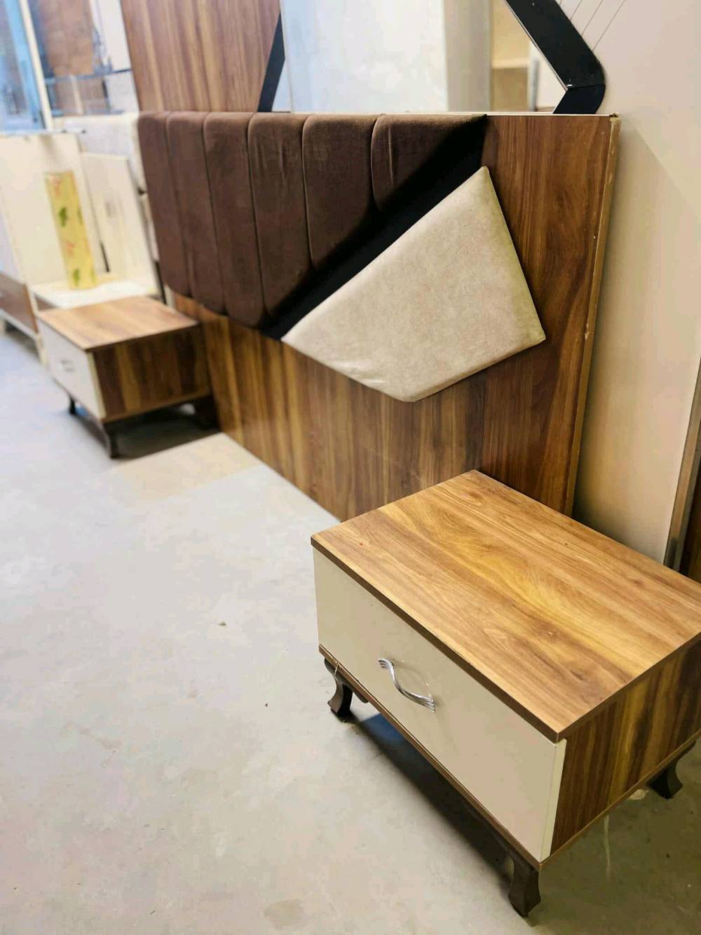 غرفه ترڪي مستخدم 🇹🇷
5قطع 
نضافه 90\💯
نضام سلايت 💢
السعر   425
سرير مخزن 🛏
مع شد🪛 ونقل 🚚  مجاني  داخل بغداد  محافظات بكروه