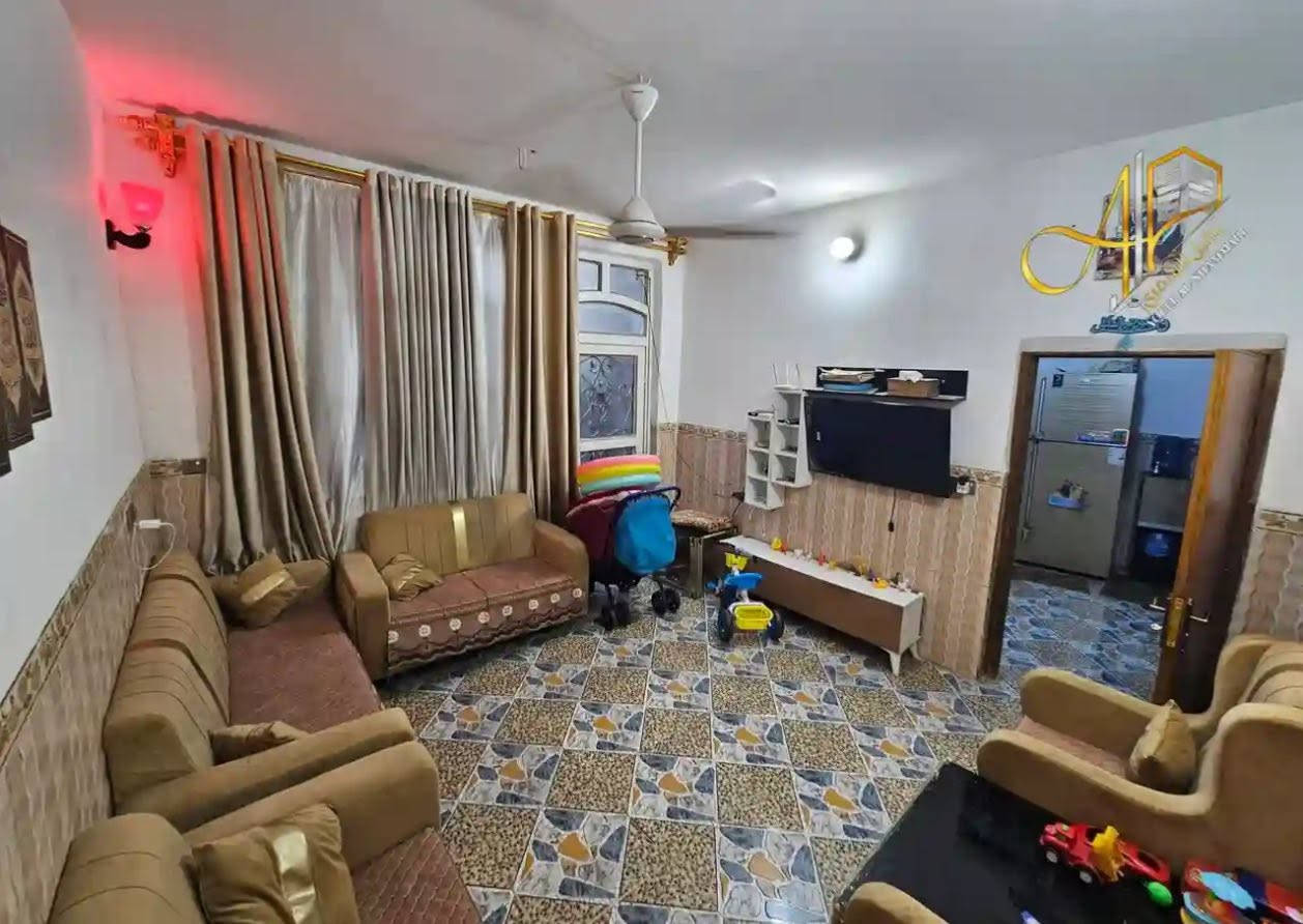 🏡 دار للبيع – سند 25
📍 الموقع: حي المعلمين – حي المرتضى، قرب روضة حيدر الكرار

🔹 المساحة: 100 م²
🔹 البناء: بلوك وسقف مسلح

🏠 يتكون من:
* غرفة نوم
* استقبال
* صالة
* مطبخ
* مجموعة صحيات داخلية وخارجية

📌 موقع هادئ ومناسب للسكن

💰 السعر: على الخاص

📞 للاستفسار: ***********

🏢 مكتب عقار أهالي المسيب
📍 حي المعلمين الثالثة – قرب جامع محمد الجواد
