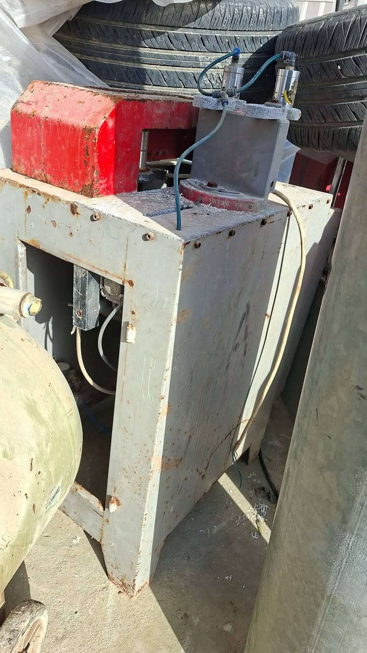 معمل احمدي ثري فيز شغال، للبيع، سعرە (18ورقة) وبە مجال.
1. تشريح تي.

2. فريزة كيلون.

3. ماسيكة.

4. موليدة 30 کيفي.

5. كومبريسر 500 لتر.

عنوان: السلیمانیە

***********
