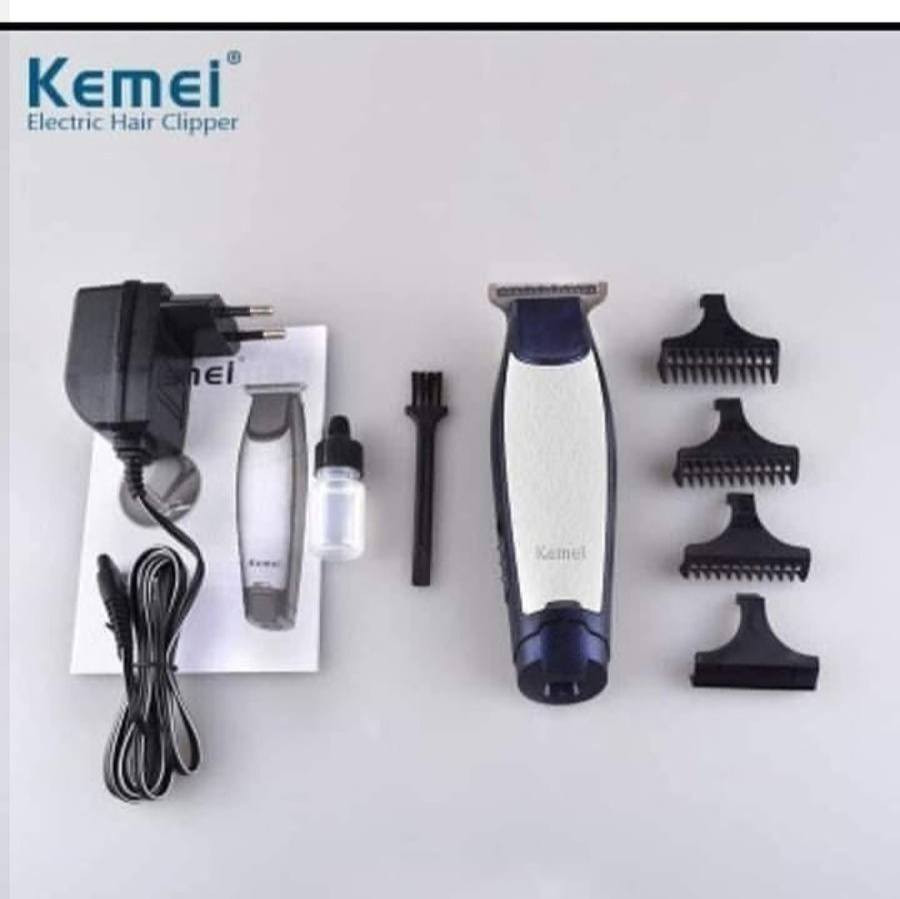 نقدم لك ماينة حلاقة 5021 - Kemei KM أفضل إختيارللإستخدام الشخصي والمهني   ماكينة سهلة الاستخدام بتصمیم لاسلكي تعمل بالشحن  لمدة 60 دقيقة   يمکن تشحنها بالشاحن الأصلي او عن طريق أي وصلة USB موتور قوی بدون صوت وبطارية 600 للي أمبير شفرات من الفولاذ متصممة بزاوية هتخليك تحلق حلاقة دقيقة 
استخدمها للشعر واللحية والشارب والسوالف والأماکن 
الحساسة 
 درجة زيرو قاطعة ممتازة لتحديد وحلاقة الذقن 3٧ أمشاط قابلة للضبط (1 مم /2 مم / 3 مم) ✨✨⤵️


**إذا كنت صاحب هذا الإعلان وتريد حذفه لأي سبب، رجاءا أرسل رسالة إلى الدعم الفني**