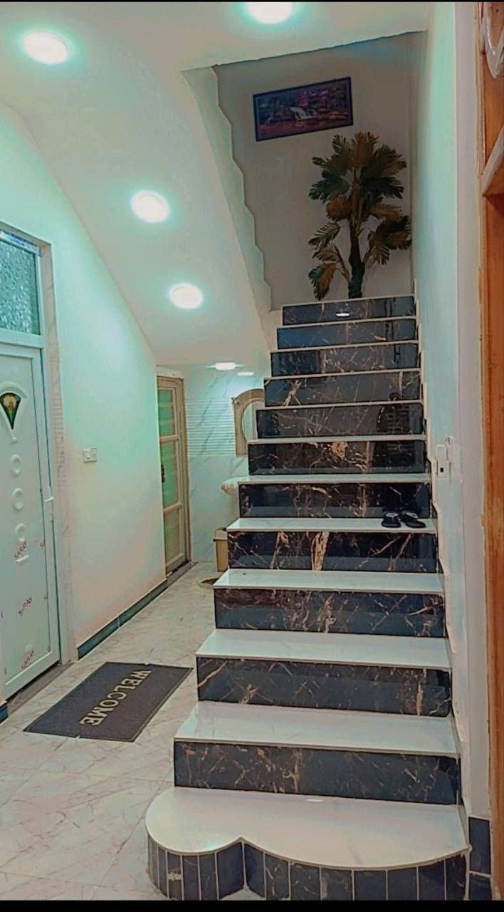 علق بكلمة ( تم ) على المنشور بالصفحة الرئيسية لكي يصلك السعر
لتصلك المزيد من العروض يرجى متابعة الصفحة
👆👆👆

للبيع دار  في الكوت الجديدة
 مساحة 250 متر
الواجهة 10م × 25 مم
بناء حديث سنة 2023
طابق واحد  :
يتكون من غرفتين نوم وهول ومطبخ واستقبال وصحيات وحديقة وكراج

📍📍  للاستفسار اكثر يرجى الاتصال على ارقام المكتب
            او التواصل عالخاص
         ☎️   ***********
         ☎️   *********** 

🌍  عنوان المكتب // كوت الخاجية شارع 40
       مقابل العزاوي للاجهزة الكهربائية
       مجاور صبحي ابو الفلافل 

📍📍 نستقبل كافة عروض البيع والشراء للدور والاراضي السكنية.
