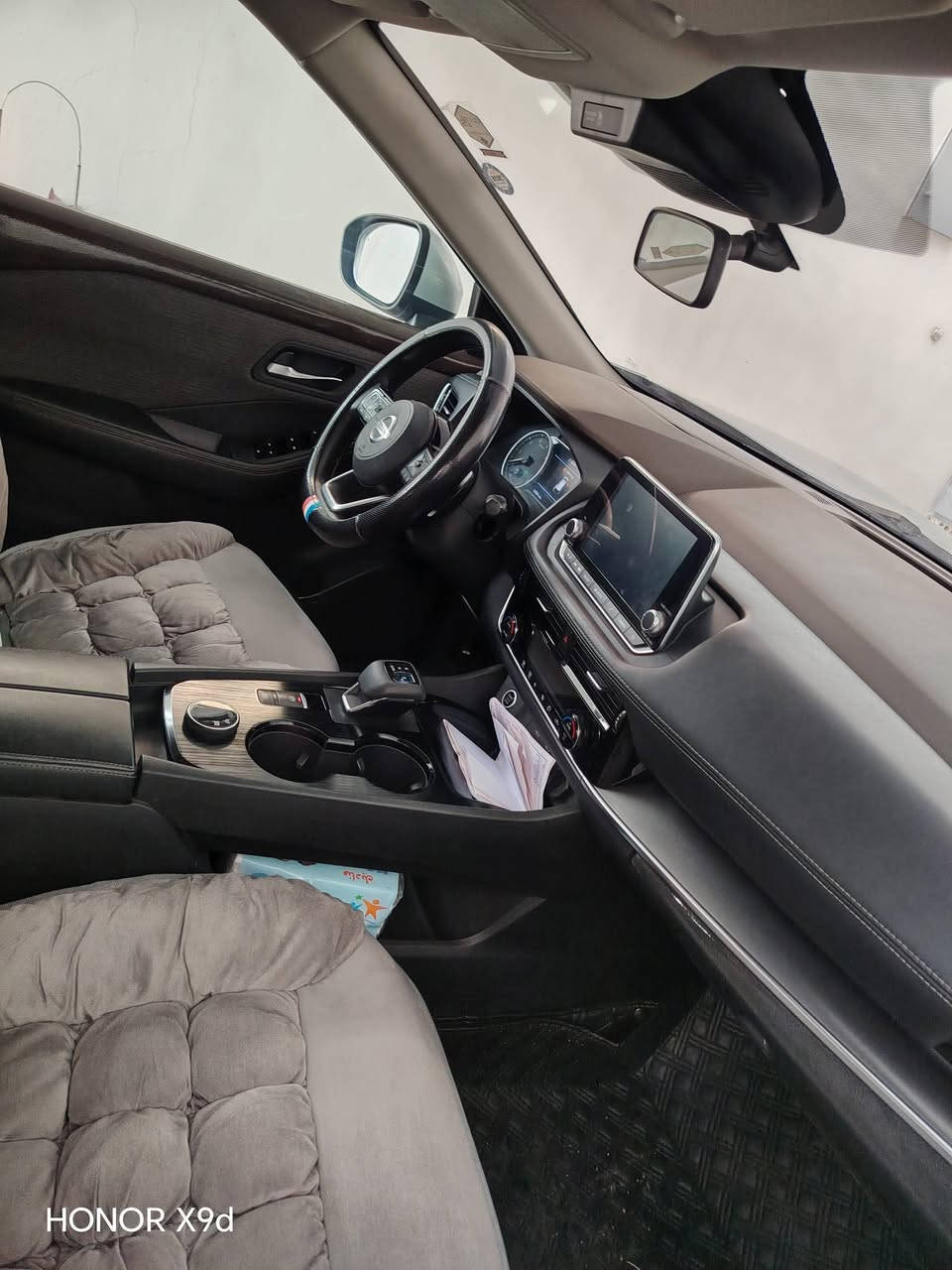 السلام عليكم ورحمة الله
للبيع 

نيسان روج  موديل(2021 )

الشكل الجديد 

مواصفات / SV

٤ سلندر / محرك ٢٥٠٠ المرغوب 

 رقم سليمانية و السيارة باسمي

ماشية 57 الف ميل و قابل للزيادة

السيارة نظيفة و جاهزة 

تبريد قطعيتن 

تبريد خلفي وامامي

رادار 360

رادار / امامي وخلفي و جانبي يمين و يسار

لون سلفر

حساسات خلفية 

اوتو بريك خلفي 

اوتو بريك امامي 

قيادة آلية

ويل كب ١٨ مطعم بأسود  

(داخل لون اسود وقهواي المرغوب )

شفتات بالستيرن 

كشن السائق كهربائي 

4 ابواب بصمة +صندوق بصمة

4 كاميرات دوارة

الكير اوتوماتيك   

استيرن رجاج

لايت زينون

لايت ليد امامي خلفي

تحديد المسار 

تحديد السرعة

مانع انزلاق 

و بيها هوايه مواصفات 

ضررها : بدون دواخل و بدون شاصي شرط الفحص سياره

صبغ بنيد صبغ وجامرلغ بدون دواخل   

رقم الشاصي/ 5n1at3ba4mc707380 

السعر 210

وبيهة مجال الشراي يتصل ويدلل 

مكاني طوز خورماتو 

***********
