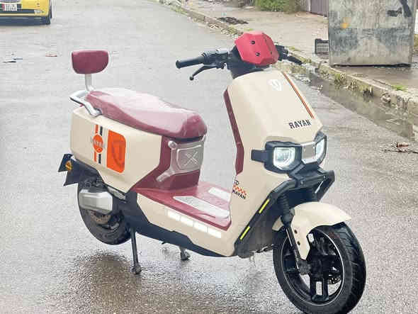 ‏السلام عليكم دراجة ريان كهربائية ‏أعطيك الدراجة شرط ‏ست بطاريات السرعة 80 الدراجة صارلي 18 يوم لمن جبتها جديدة والدرجه  أحلى من الصورة والنظافة مبينة 
موقع موصل حي النور 📍
الرقم والاستفسار *********** اسيا ***********
السعر 1100وبي مجال شي بصيط
