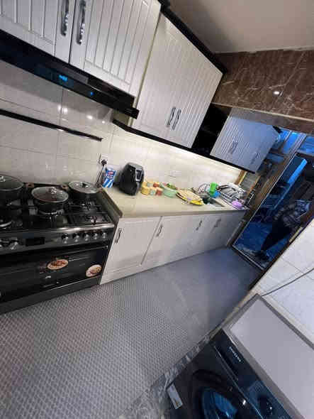 بيت للبيع ١٢٥ متر واجهه ٦ وربع ونزال ٢٠ ثلاث طوابق 
كراج مدخلين مطبخ وصاله وحولي وحمام وغرفه ومنور
طابق ثاني غرفتين وحمام وحولي 
طابق ثالث غرفتين وحمام ومطبخ وسطح 
ارضيه سيراميك واجهه حجر خدمات كامله 
الموقع الغزالية شارع المركز مربع شهد 
للاستفسار مكتب المشجر للعقار بداية شارع المشجر مقابيل محطة
***********
***********
***********
