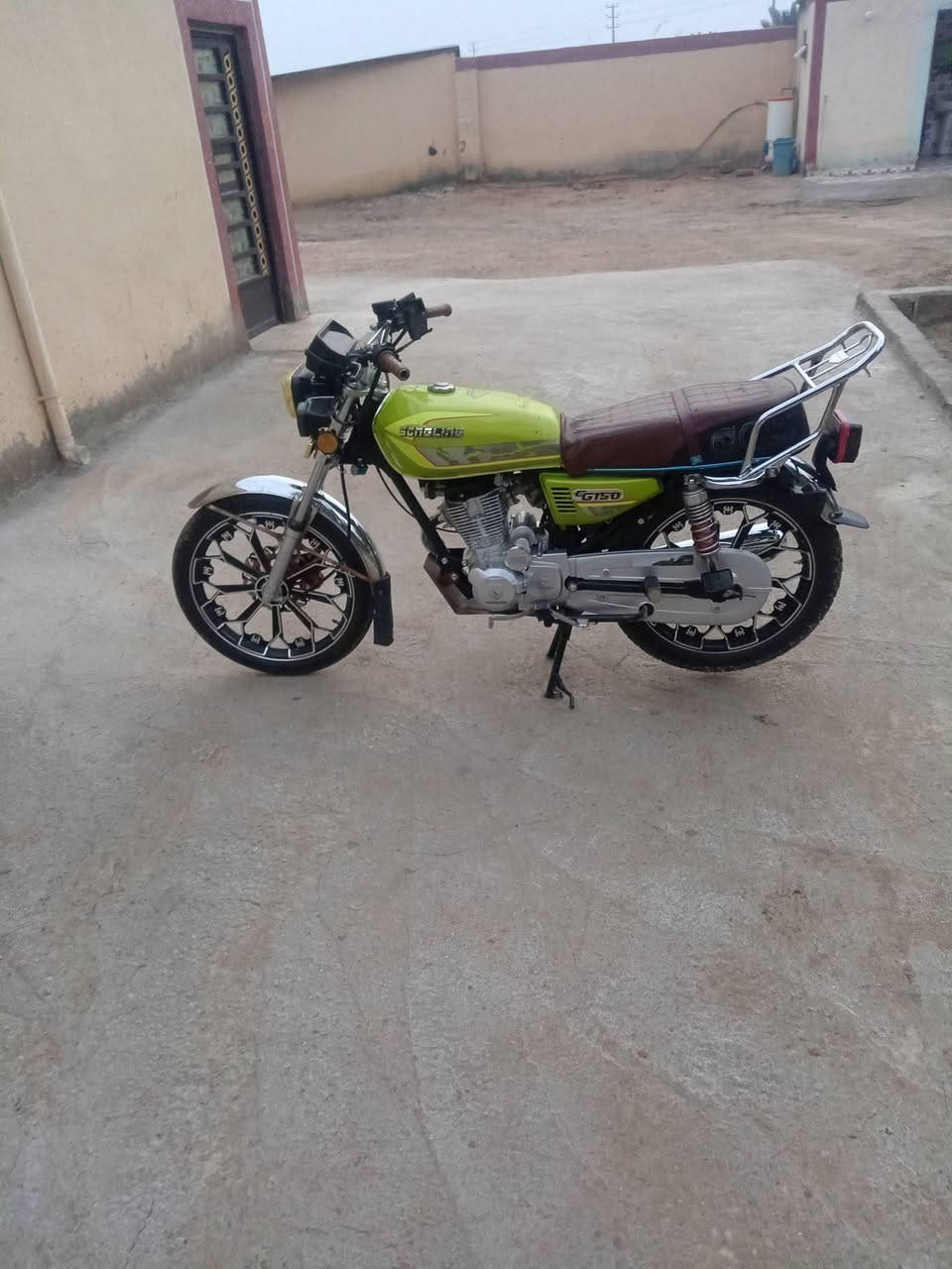 دراجه للبيع موديل 24 اوراق كامله محرك ما مفتوح دراجه نظيفه احلى من الصوره كفاله عامه مكان بابل الشوملي السعر 700 وبيها مجال دراجه مال جناي حلوه رقم الهاتف ***********
