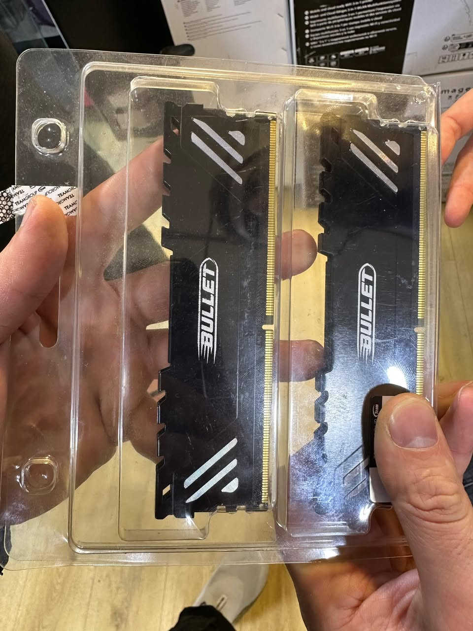 السلام عليكم . عندي رام   شركة bullet 8GB . 3200MHZ . السعر 190 وبي مجال للاستفسار على الرقم ***********
