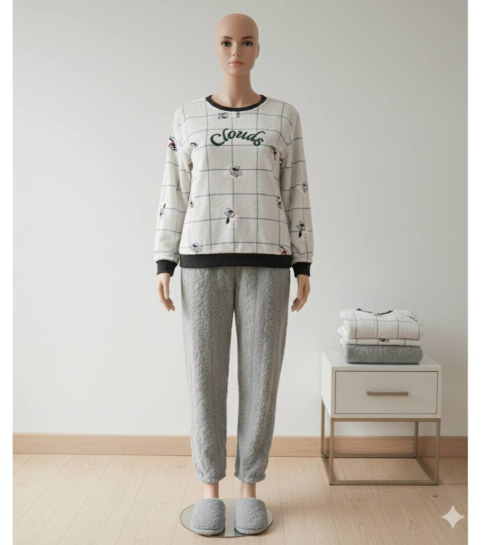 عنوان العرض: الدفء والنعومة بسعر خيالي! ❄️✨
​خلي شتاكِ أدفى وأجمل مع كولكشن تراكات الفرو الناعم الجديدة! 😍
​استمتعي بأعلى درجات الراحة مع خامة الفليس (الفرو الناعم) اللي تعطيكِ إحساس بالدفء والنعومة طول اليوم. التراكات متوفرة بأشكال وموديلات تجنن:
​🟢 تراك الضفدع المريح: بلون أخضر فسفوري مميز وتصميم "The Frog Prince".
​💗 تراك لابوبو الوردي: بنقشة Labubu مع أزرار أمامية وتفاصيل وردية غامقة.
​🔘 تراك لابوبو الرصاصي: تصميم "الملك" مع رسمة كبيرة في المنتصف وبنطلون مشجر.
​🟤 تراك لابوبو الجوزي: موديل دافئ جداً بألوان شتوية وتنسيق أبيض عند الياقة والأكمام.
​لماذا تختارين هذه التراكات؟
​✅ خامة قطيفة (فرو) أصلية: ناعمة جداً على البشرة ولا تسبب أي تحسس.
✅ ألوان ثابتة: لا تتغير مع الغسيل المتكرر.
✅ قياسات مريحة: تناسب جميع الأوزان للحصول على راحة تامة في المنزل.
​💰 السعر مفاجأة: فقط 8 آلاف دينار! 
​📍 للحجز والاستفسار: مراسلة الصفحة مباشرة أو الاتصال على الرقم [***********].
🚚 متوفر خدمة توصيل لجميع المحافظات.
​لا تخلين الفرصة تفوتكِ، الكمية محدودة جداً! 🏃‍♀️💨
