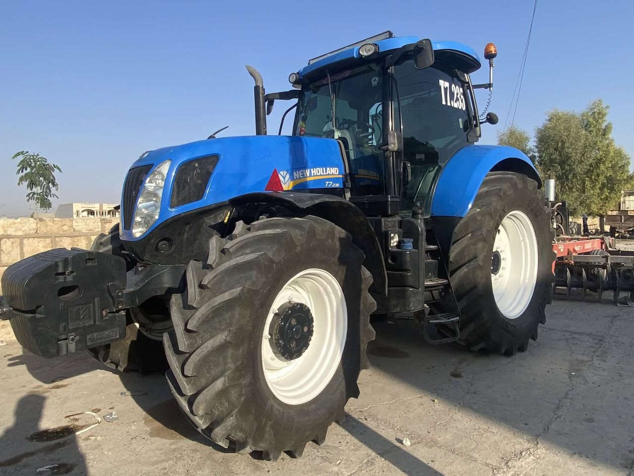 موديل ٢٠١٢  نيو هولند بؤ فرؤشتن هةموو گيانى بةشةرت بؤ زانيارى زياتر پةيوةندى بكة بة ***********
