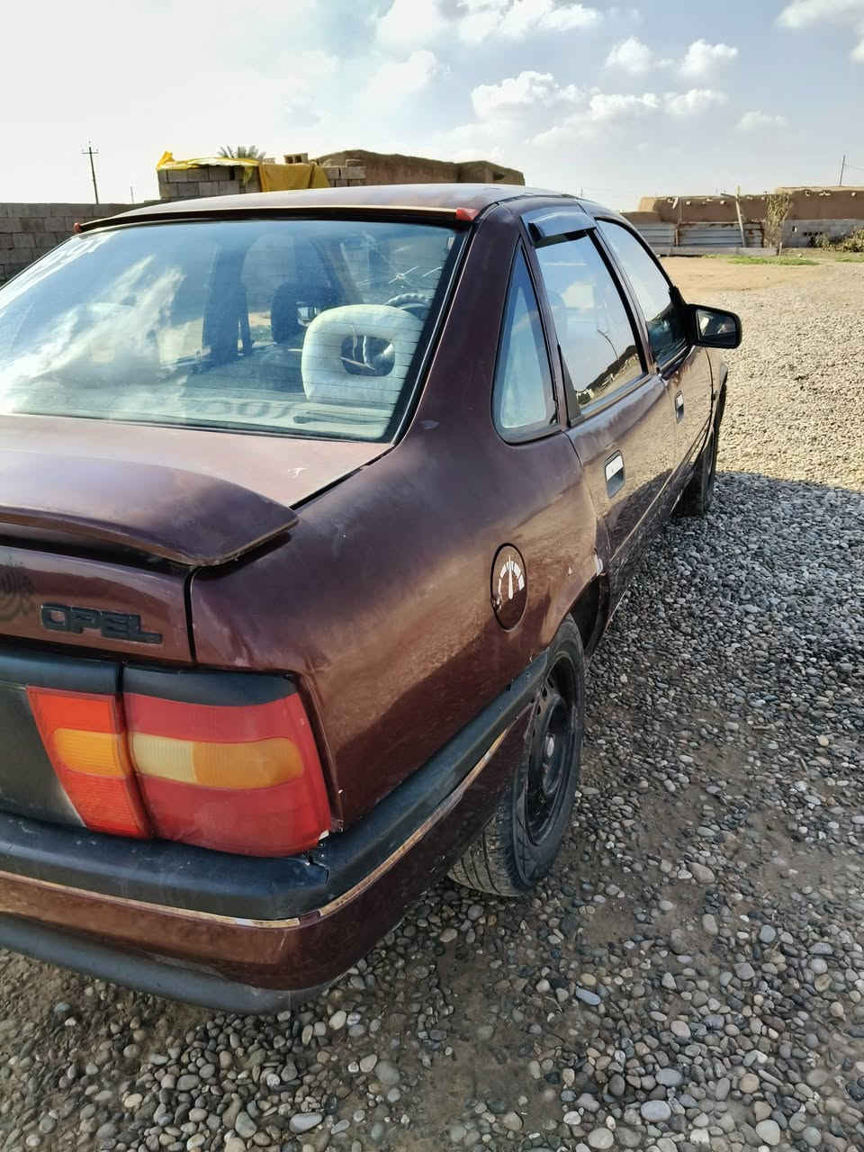 السلام عليكم فكترا للبيع موديل 91 حجم 18سنويه لل27 كابون بانزين موجود محرك وگير شرط بيها خياسات قليل رقم هاتف ***********
