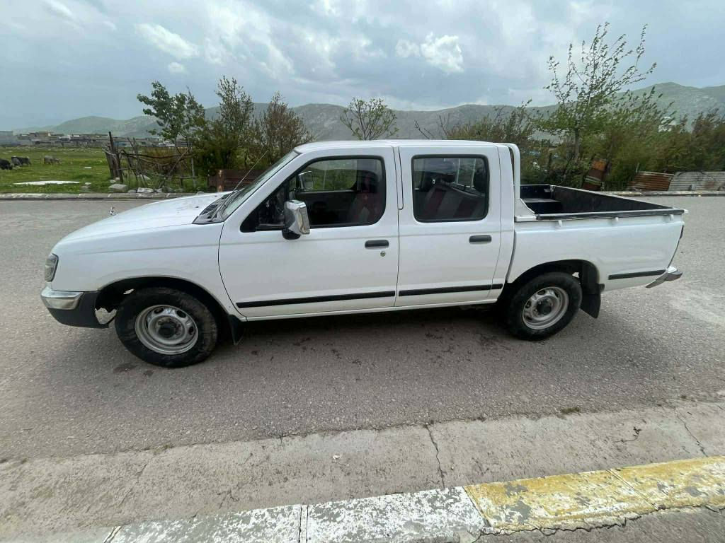 نیسان پیکاب مۆدێل 2002ی ناو سور مەکینە بەخ جام کارەبا گێڕ مەکینە تەبرید ساردو گەرم اکسل هەموی بەشەرتن چوار تایەی نوێی لە ژێرە چوار پارچەی سبوغە بێ ناو گرتن لەگەڵ یەک بست لە سەقفی تەعدیلە لەسەر دەرگای لای سەکنی سەیارەکە بە عام توندو تۆڵوپاکە سەنەوی بەسەر چوە مانگی 9ی 2025 / شوێن دەوروبەری ڕانیە ژمارەی خاوەنی *********** رانية, السليمانية
