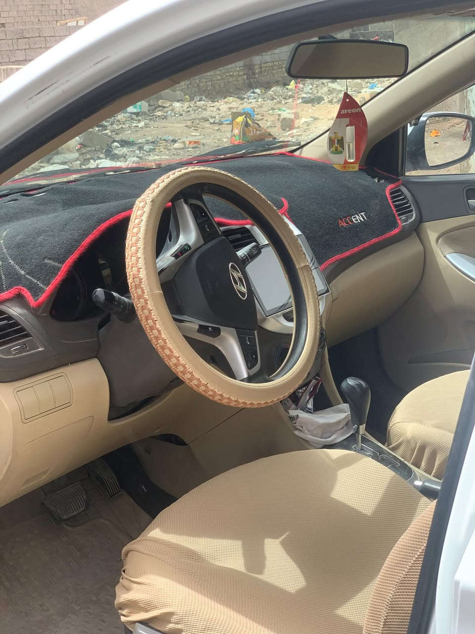 اكسنت ٢٠١٤ خليجي
رقم نجف
 لون ابيض
مكينه ١٦٠٠ 
فول مواصفاات
(سعر ٩٩)
 نجف حي النداء-***********
بيها بنيد مصبوغ
