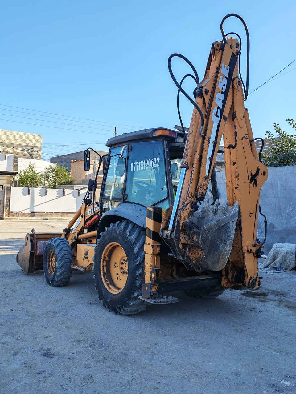 للبيع حفاره كيس موديل ٢٠٠٤جاهزه للشغل مع كيلات ٦٠رقم ٣٠ مكص وسلايت رقم بصره كير  ومضخه مكفولة رقم بصره ***********
