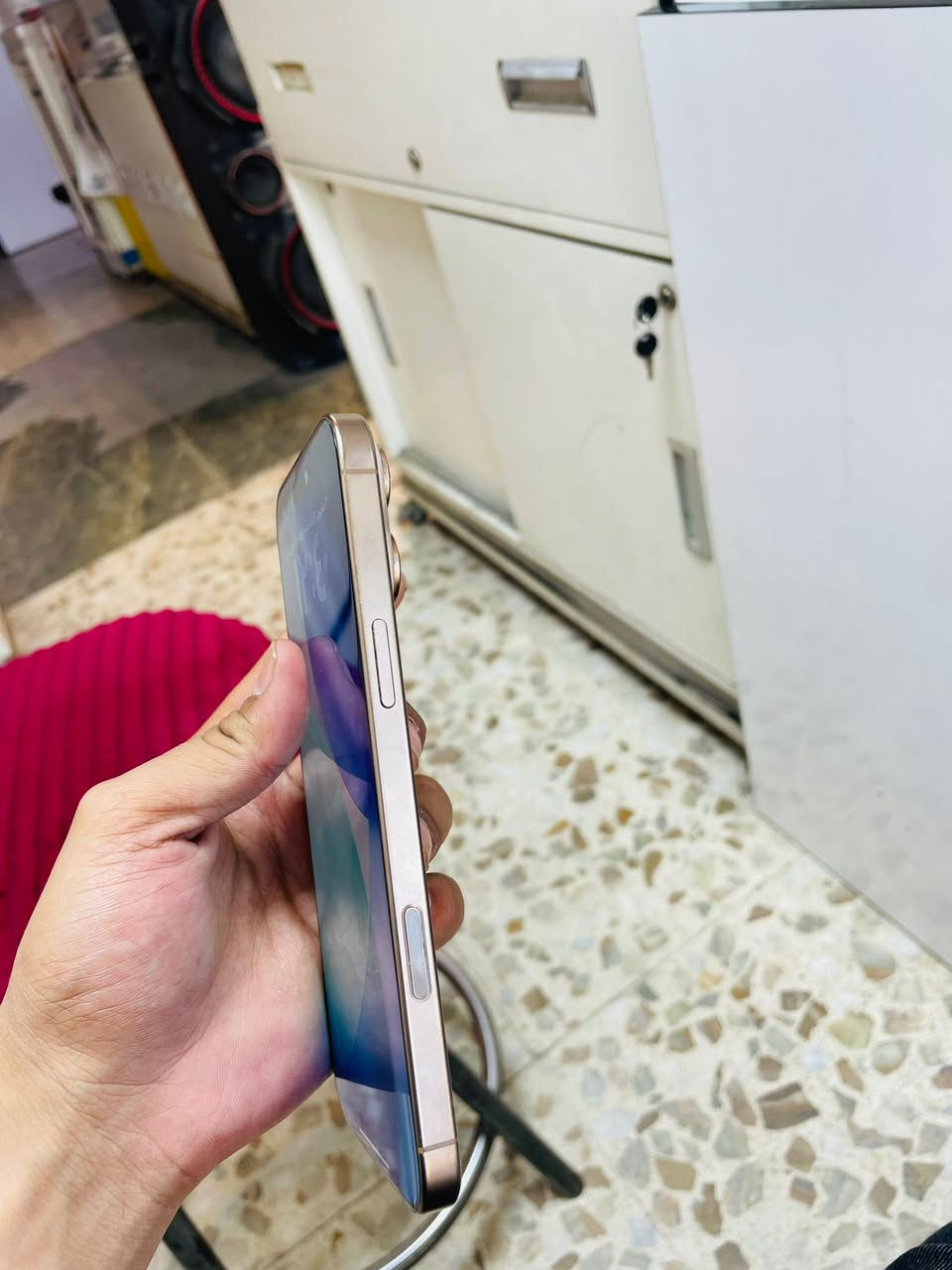 سلام عليكم ايفون 16 برو ماكس
ذاكره 256 وبطاريه 94 جهاز نضيف جدا 

فقط بي خدوش بسيطه ب شاشه سعر مليون و 300 الف قفل وبي وصل ضمان يوم كامل يضمن حقك من الخلل او الفتح مكاني كربلاء حي العامل سوق الاخير 

رقم الهاتف ***********

             🤍📸🔜
