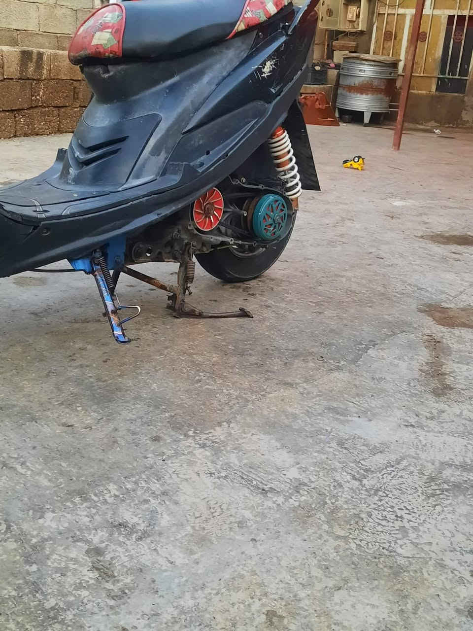 ماكس عداله البيع 
دراجه واحد على واحد 
كلجات رياضيه شادهن بميه وعشره 
يدات رياضيه كفر اصلي دبل خلفي رايضي 
بوشه 55 الصليه فوال سعر 500 وبيه مجال مكاني بغداد حي نصر رقم الستفسار ***********
