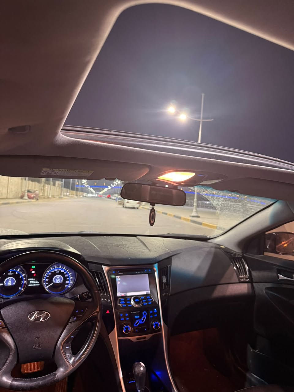 سوناتا ادوات ادوات گصة
موديل 2014 فول مواصفات لون اسود بصمة تشغيل بصمة بيبان كشنات جلد تدفئة الكشنات الامامية والخلفية 
بانوراما تبريد ثلج قطعتين الحدادية طوبة شرط كير مكينة بالكارتون 
السيارة دخول جديد محد صاعدها بالعراق وارد كوري غاز غاز خط واحد بلادي 
متومة رقم و سنوية 
سعر ٥٤ وبيها مجال
***********
