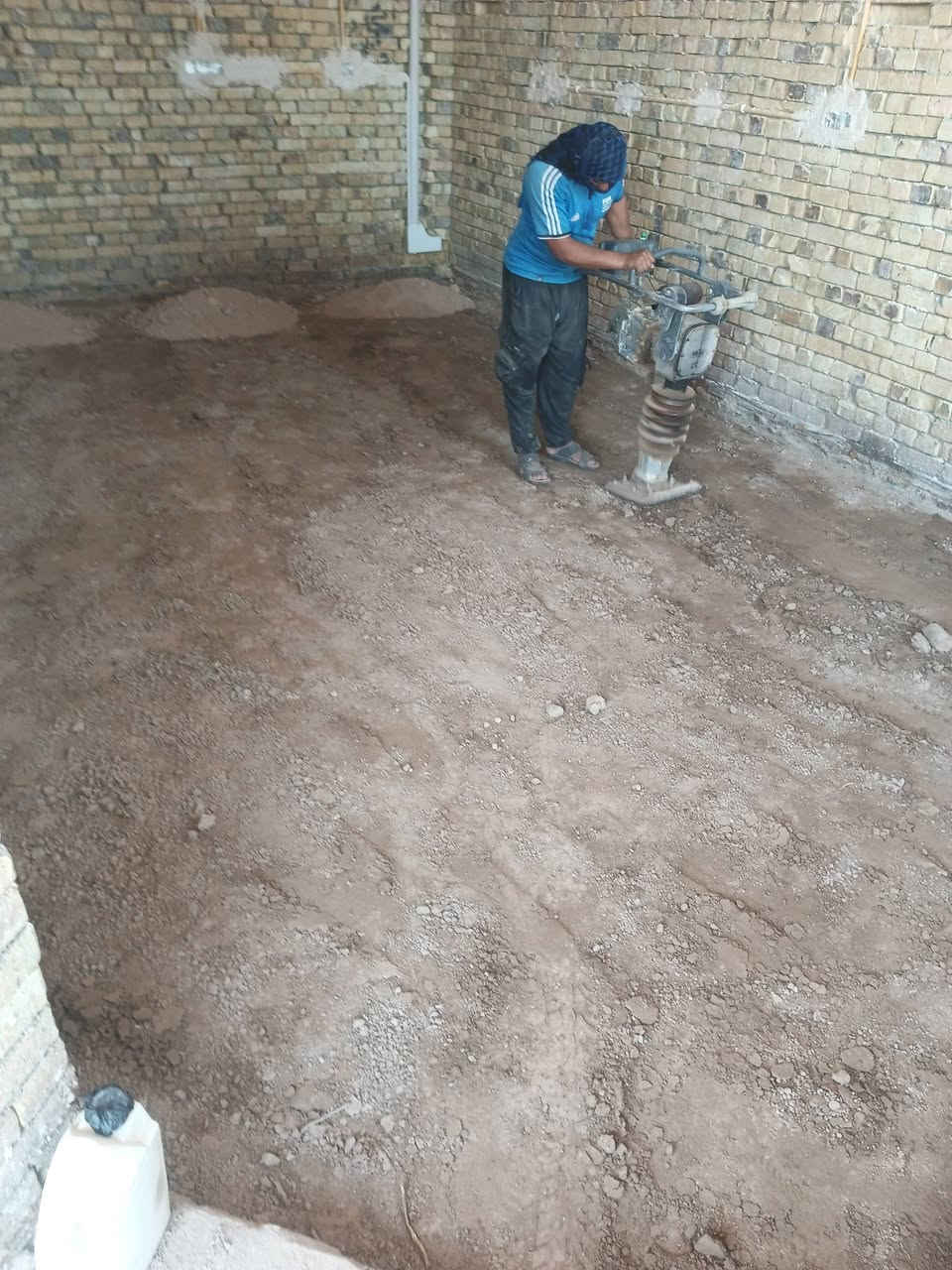 🚧 كادر عمل متكامل لجميع أعمال البناء والإعمار 🏗️

✅ سيراميك بجميع أنواعه وإتقان عالي.
✅ لباخ (لياسة) وتشطيبات ممتازة.
✅  بناء بلوك وطابوك 
✅ تعديل وتسوية الأرضيات.
✅ تطليع وترحيل التراب.
✅ فرش السبيس باحترافية.
✅ صب الأرضيات.
✅ حدل الأرضية بواسطة القفاز والحدالة للحصول على أفضل استواء وجودة.

💯 شغل نظيف • سرعة بالإنجاز • أسعار مناسبة • التزام بالمواعيد.

📞 للحجز والاستفسار راسلنا أو اتصل بنا، والكادر جاهز للعمل في جميع المناطق.

للتواصل والاستفسار ماعليك بس تتصل
***********
‏‪***********‬‏
