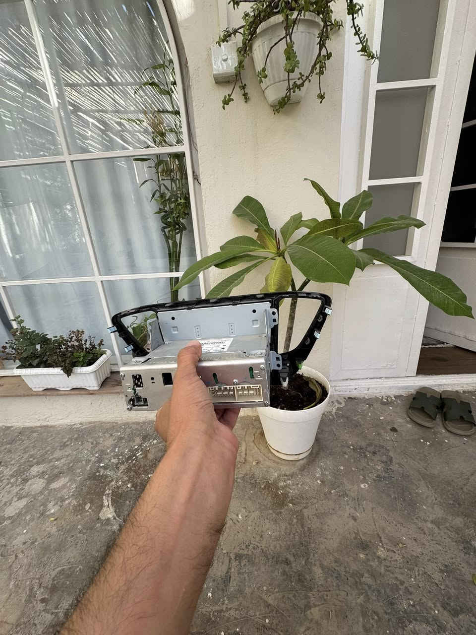 شاشه اكسنت للبيع2019بلاديه اني فاتحه من السياره اريدها 100الف الي يريدها هذا رقمي***********
