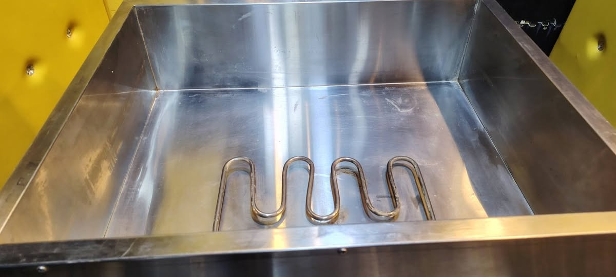 حمايه ريزو مستعمله للبيع السعر ٢٥٠ ويا هيتر إضافي مكلف بالنشر الاتصال على الرقم ***********
