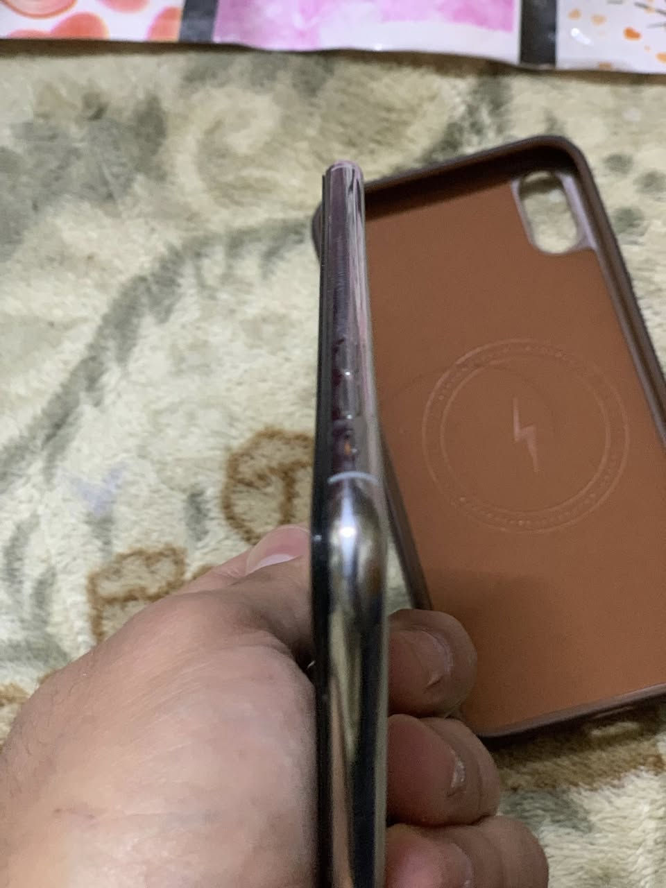 بسم الله الرحمن الرحيم  
جهاز اكس ماكس 
الجهاز خدش مابي جديد 
البطارية 🔋100 مبدلة مرة وحدة الجهاز بل شحن فول 
ذاكرة 256 
نموذج m
اللون الأبيض كلشي شغال فيس ايدي شغال 
يرهم مراوس ويرهم بيع الي يريد يتواصل عل رقم 
*********** 
أدمن وافق
