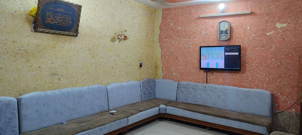 بيت للبيع  طابقين المساحة 250 العنوان ميسان حي المعلمين الجديد خلف السوق الفتحة الثانية 
البناء في عام 2010 عدد الغرف 4 عدد الصحيات 3 عرض الشارع 12.5
 رقم الهاتف ***********
