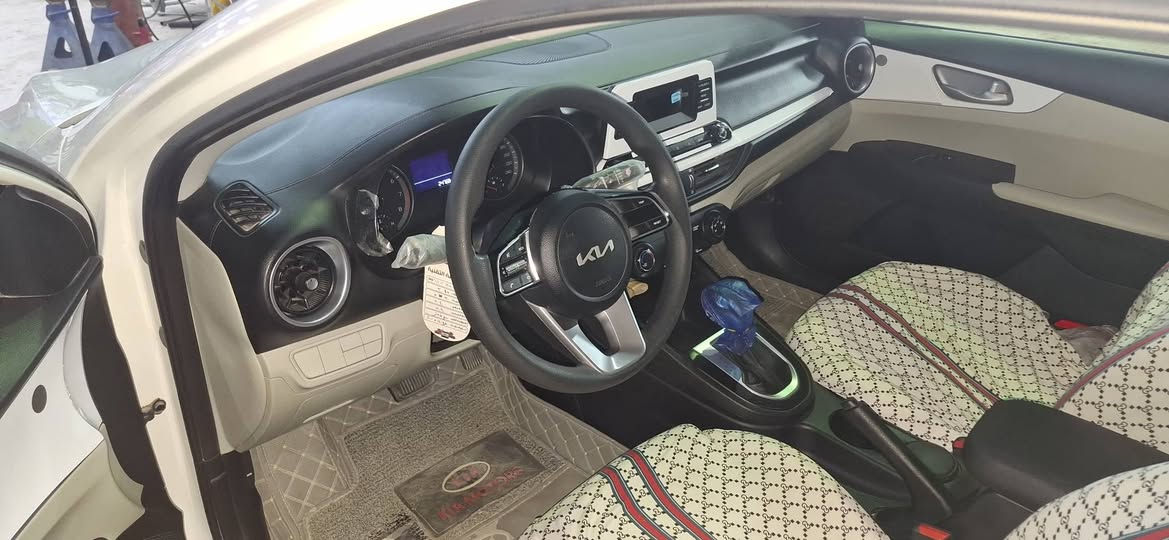 السلام عليكم . سيراتو موديل 24 نص فول محرك 1600 كفاله عامه من الزلغ رقم بغداد ماشيه 24 الف بعده بوضع الزيرو شرط بالعافيه ع. الياخذه مكانه سماوه المركز ***********
