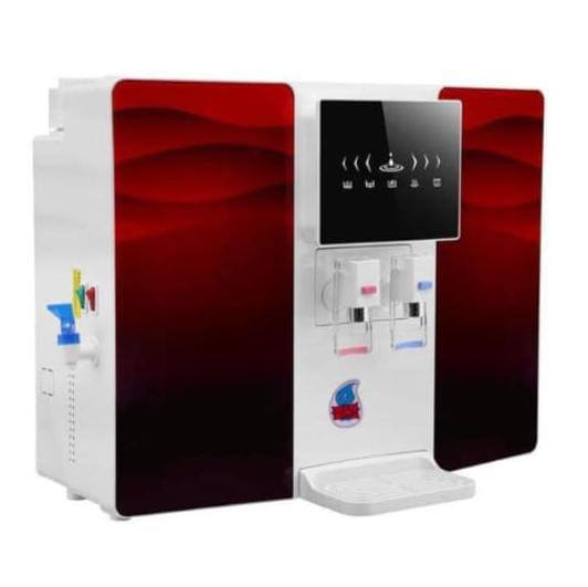 ترة  لو تلحك لو ما  تلحك بلا ش     
           جهاز🤩 تحلية وتنقية مياه منزلي (RO – Reverse Osmosis)💦 مع خيار ماء حار وبارد. يستخدم في المنازل أو المكاتب لتوفير ماء شرب نقي مباشرة.
أولاً: وظيفته
تنقية ماء الحنفية من الأملاح والشوائب والبكتيريا.
تقليل نسبة الكلس (الترسبات).
تحسين الطعم والرائحة.
توفير ماء بدرجات حرارة مختلفة (حار/بارد/عادي حسب الموديل).
يحتوي على 5 مراحل:
فلتر الرواسب (PP): يزيل الرمل والصدأ والغبار.
فلتر الكربون الأول: يزيل الكلور والروائح.
فلتر كربون ثاني (أحياناً): تنقية إضافية.
غشاء RO: أهم مرحلة، يزيل الأملاح الذائبة والمعادن الثقيلة بنسبة تصل 90–99%.
فلتر كربون نهائي: تحسين الطعم.

الواجهة الأمامية: أزرار أو حساسات لاختيار الماء.
حنفيتان: واحدة بارد🥶 (أزرق) وأخرى حار♨️ (أحمر).
صينية تصريف: لتجميع قطرات الماء.
خزان داخلي: يخزن الماء النقي.
مؤشرات ضوئية: تبين حالة التشغيل أو وقت تبديل الفلاتر.
رابعاً: المميزات
ماء نظيف وصحي👍.
تقليل شراء قناني ماء.
مناسب للمناطق ذات الأملاح العالية.
شكل أنيق يوضع على المجلى أو الطاولة.
تبديل فلاتر الرواسب والكربون كل 6 أشهر تقريباً.
تبديل غشاء RO كل 1–2 سنة حسب نوع الماء.
تنظيف وتعقيم سنوي.
 
وكل هاذ جمال 😇 بسعر  مناسب   يوجد  عدنة حاضر / وقصاد دفع شهري 

الحاضر بسعر ٣٥٠ الف ابلاش 🤩

ولقصاد بسعر ٤٥٠ الف ودفع شهري كل شهر 50 الف فقط عرض نار شمنتضر اتصل علينة + شد جهاز مجاني علينة 

(  ***********) متوفر واتساب 

للعلم جهاز حديث ٢٠٢٥ 
احجز هسة حنة باجر نجي انشدة الك شد مجاني عمارة, ميسان

