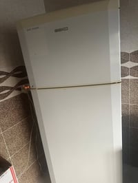 ثلاجة • للبيع