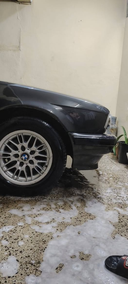 BMW 525 İ موديل 1991
سيارة كلش حلوة ونضيفة محرك فل  وارد ياباني كير ومحرك شرط رقم مسطرة نينوى بيها كوبون بانزين تبريد تدفئة كهربائيات كلها شغالة جامات ورا كدام كهربائي وشغال  سيارة اي خيسان ما بيها صبغ فقط بونيد  
داخلها حيل حلو و نضيف جلد  
للتواصل ومعرفة السعر  
***********
***********
