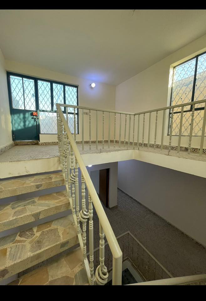 بيت في كربلاء للإيجار
١٠٠ متر طابقين يبعد عن الامام الحسين والعباس ٥٠٠ متر فقط
في شارع ميثم التمار
صالة كبيرة هول كبير ومطبخ 
وغرفتين في الطابق الاول كبيرات

الايجار ٧٠٠ الف 

للتواصل واتساب على الرقم ***********
