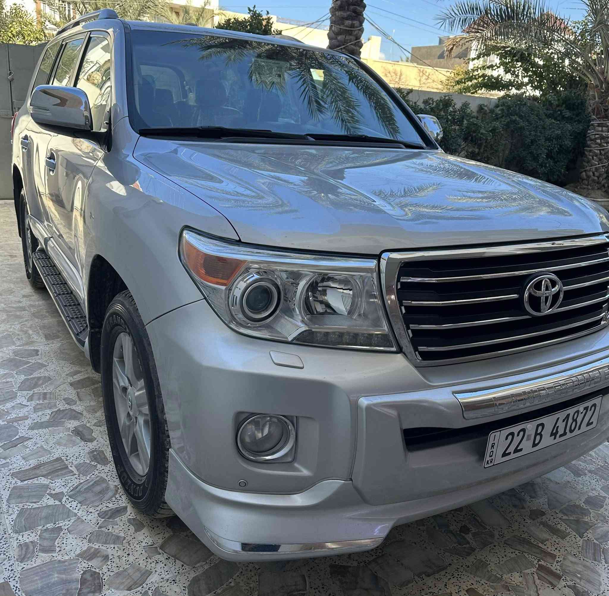 لاندكروز 2013 ساز مكفوله من الفتح والصبغ فقط الي مأشر بلسونار الي بلباب كير ومحرك علوضع الشركه سنويه وهزه جديده تحويل ثاني يوم 
محرك V6 
سعر ٣٣٠ ورقه وبيها مجال 
للاستفسار *********** 
مكان سامراء
