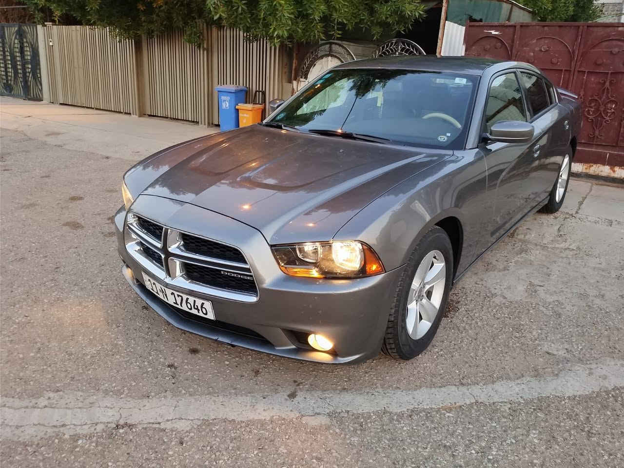 السلام عليكم
جارجر موديل 12 
ماشيه 115
كير طياره 8 نمر
بيها قطعه وحده فقط باب خلفي سرقه مبدل اصلي ومصبوغ 
بيها شويه بارد بلجاملغ الخلفي على كد رصعه 
بيها شويه بارد باب خلفي على كد جف الايد 

السياره محرك كير تبريد شواصي لغود راديترات كلها مكفوله 
على وضع الشركه حتى غاز التبريد على الشركه كله بلادي 

برغي ما مفتوح بلسياره 
داخلها مغلف جلد كشنات وأبواب وستيرن 
كلش نضيفه السياره 

ماشيه 115 ترايك وين ما يعجبك 

مكان السياره السيديه 
***********

سنويه بأسمي تحويل ثاني يوم
