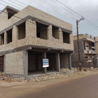 بنايه هيكل للبيع ثلاث شقق وثلاث محلات مساحتها 130م البوعيثه العدل الاو...