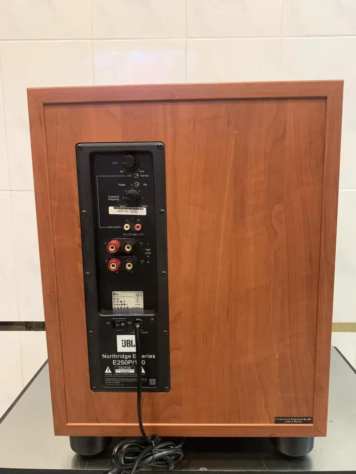 JBL E250/100  subwoofer
ساب جي بي ال
وحش بمعنه الكلمه
١٢ انج
ساب جدا ضخم و قوي
Made in usa

***********
