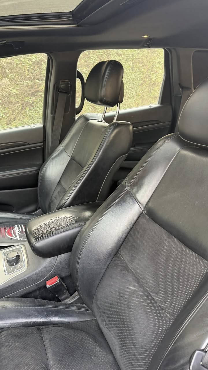 السلام عليكم جيب 2018 
ماشيه 68 الف 
حادثها صندوك مبدل نفس اللون وهنا صار بيها طخة بالجاملغ الخلفي 
مكان السياره بلديات 
***********
موجود واتساب
