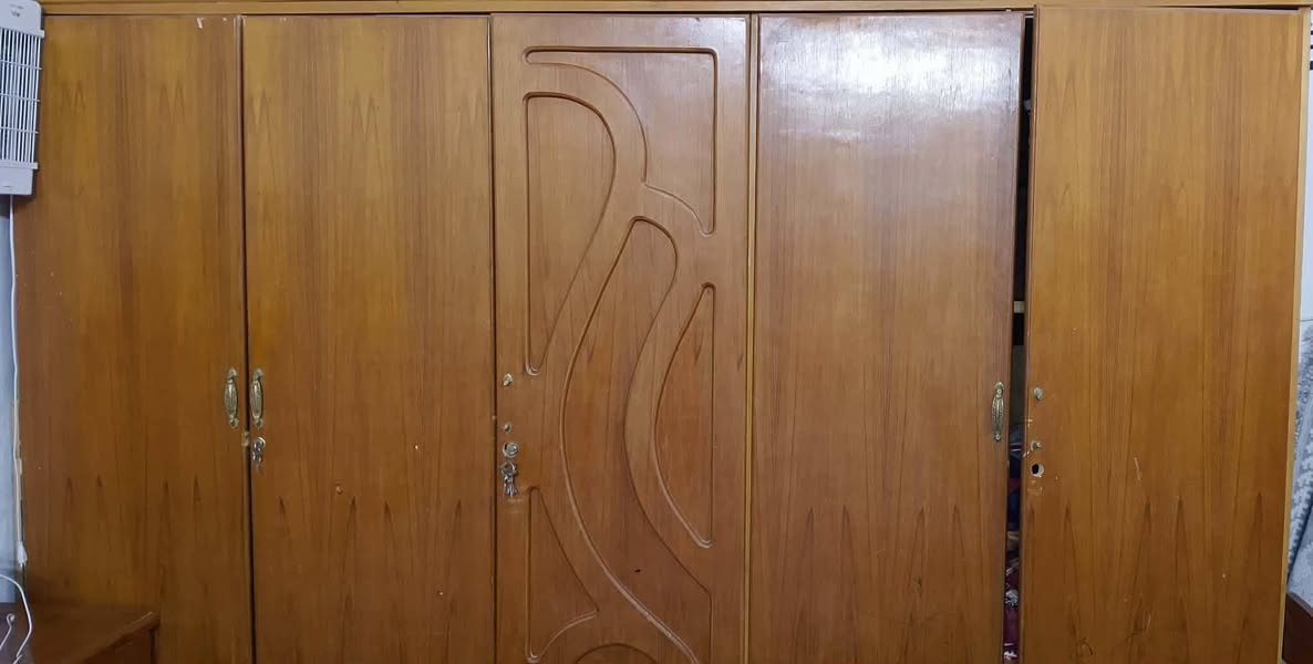 غرفه خشب عراقي سعرها 200وبيها مجال لتواصل على رقم ‏‪***********‬‏
