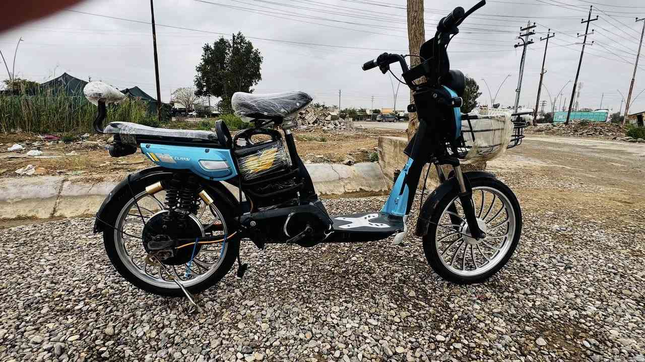 بايسكل شحن للبيع
موديل 2024 
شاشه بلوتوث
النضافه مثل ضاهره بالصور
بطارايته نص عمر
يرادله ترتيبات قليله 
مكاني دور الزراعه مدخل الجوال
سعر ١٥٠ وبي مجال بسيط للطيبين 🤍. 
رقمي :***********
